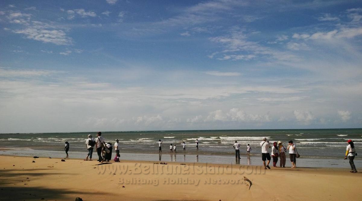 جدول اليوم #1 - الوجهة Burung Mandi|Bathing Bird|沐浴鸟|طائر الاستحمام