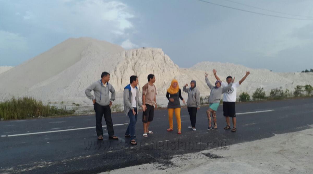جدول اليوم #3 - الوجهة Danau Kaolin| Kaolin Lake|高岭土湖|بحيرة كاولين