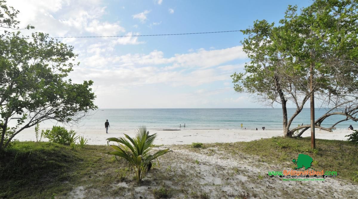 belitung destination Pantai Mabai 